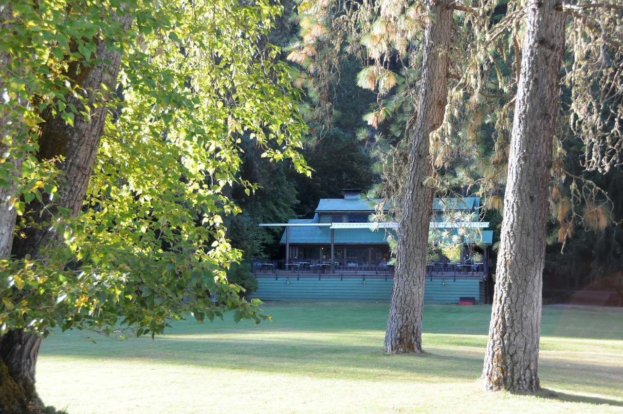 Morrisons Rogue River Lodge Merlin Exterior foto